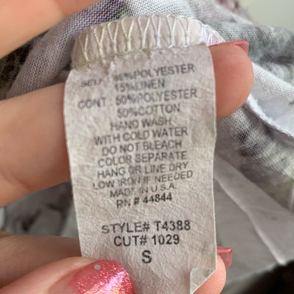 Daytrip Multicolor Abstract Scoop Neck Short Sleeve Shirt - Picture 4 of 4